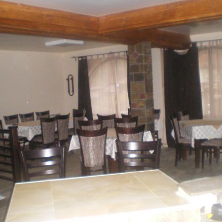 Family Hotel Balkana 阿普里尔齐 外观 照片