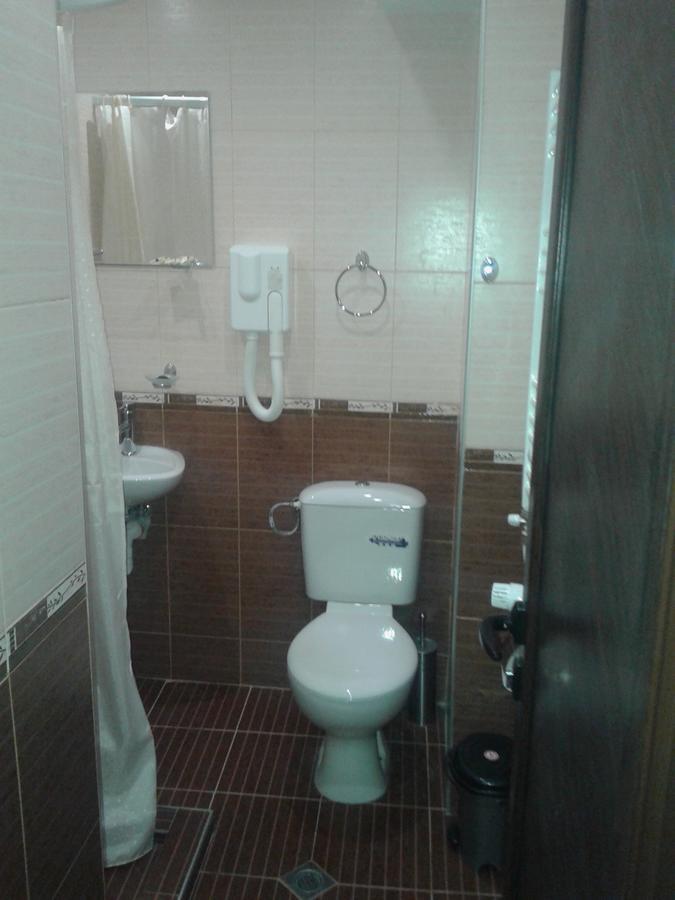 Family Hotel Balkana 阿普里尔齐 外观 照片