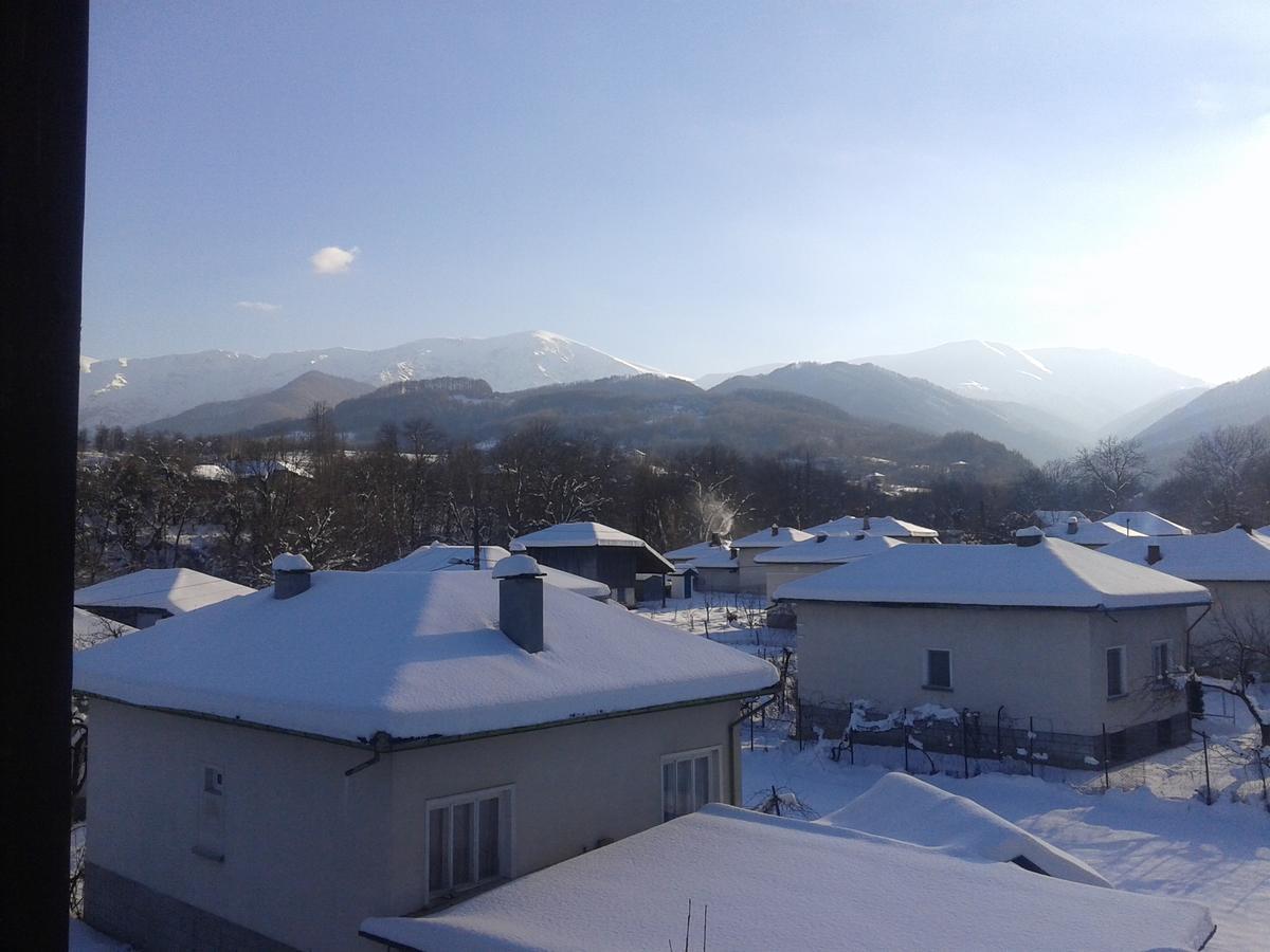 Family Hotel Balkana 阿普里尔齐 外观 照片