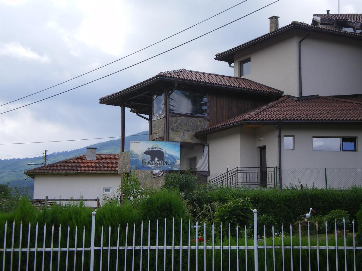 Family Hotel Balkana 阿普里尔齐 外观 照片