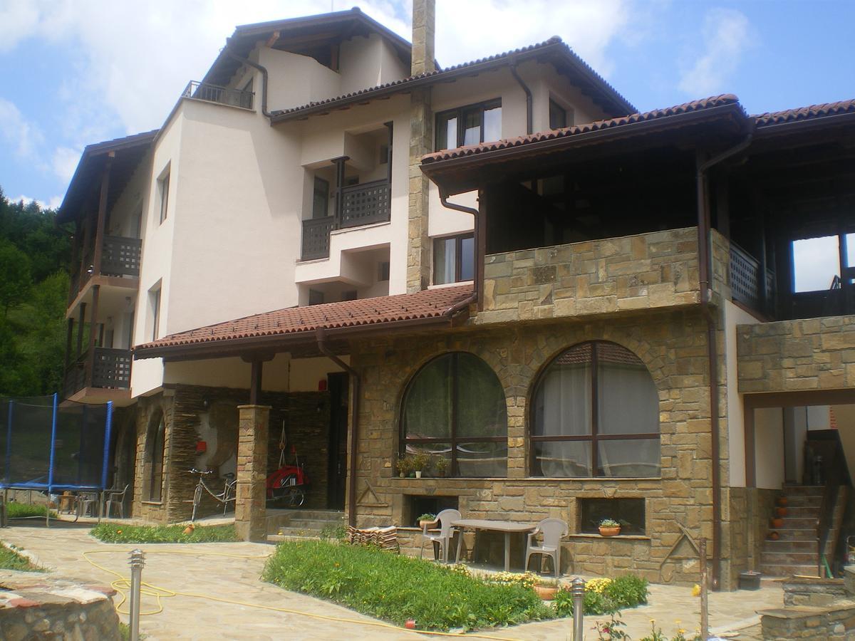 Family Hotel Balkana 阿普里尔齐 外观 照片
