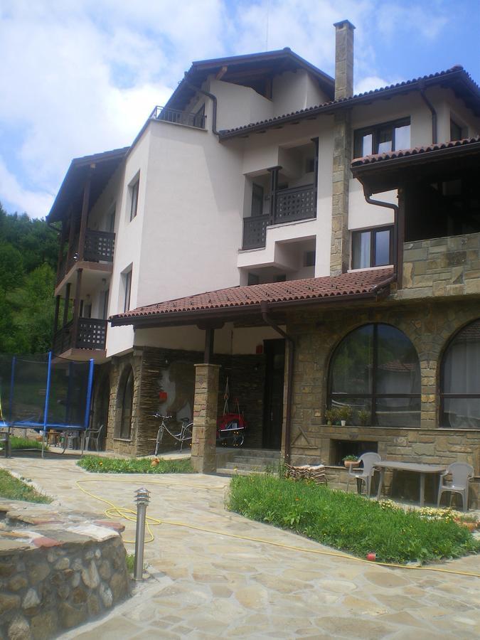 Family Hotel Balkana 阿普里尔齐 外观 照片
