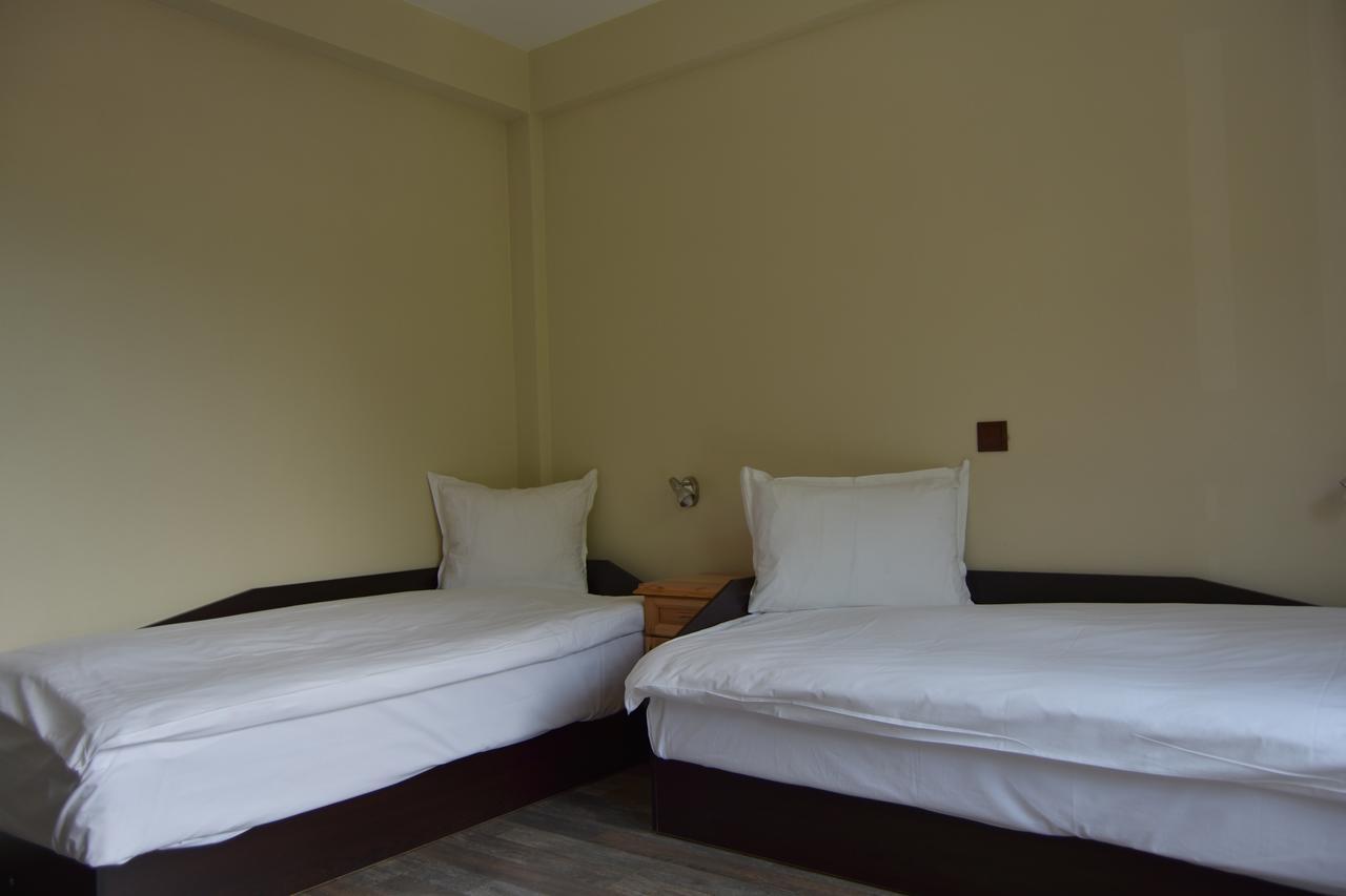 Family Hotel Balkana 阿普里尔齐 外观 照片