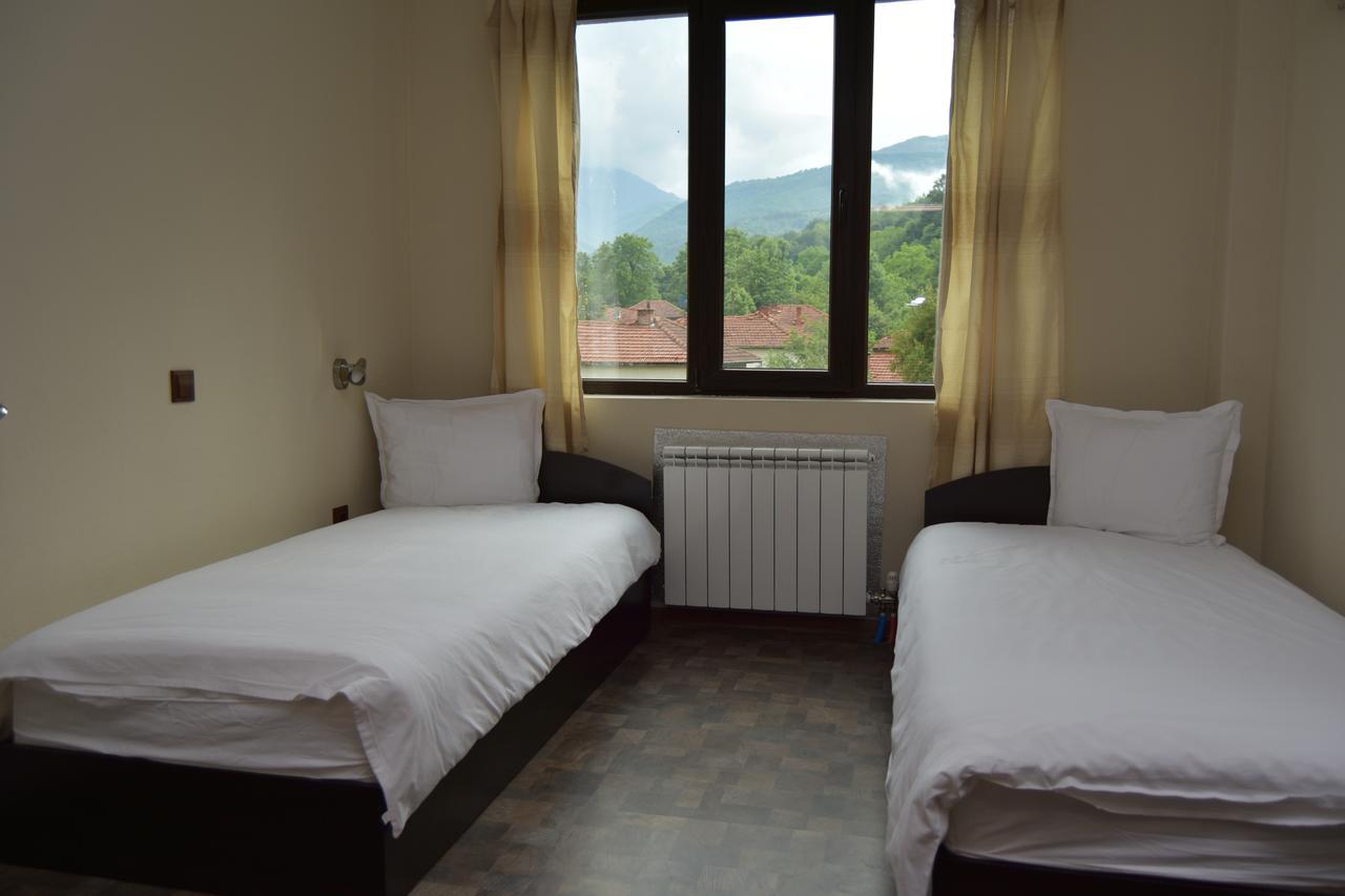 Family Hotel Balkana 阿普里尔齐 外观 照片