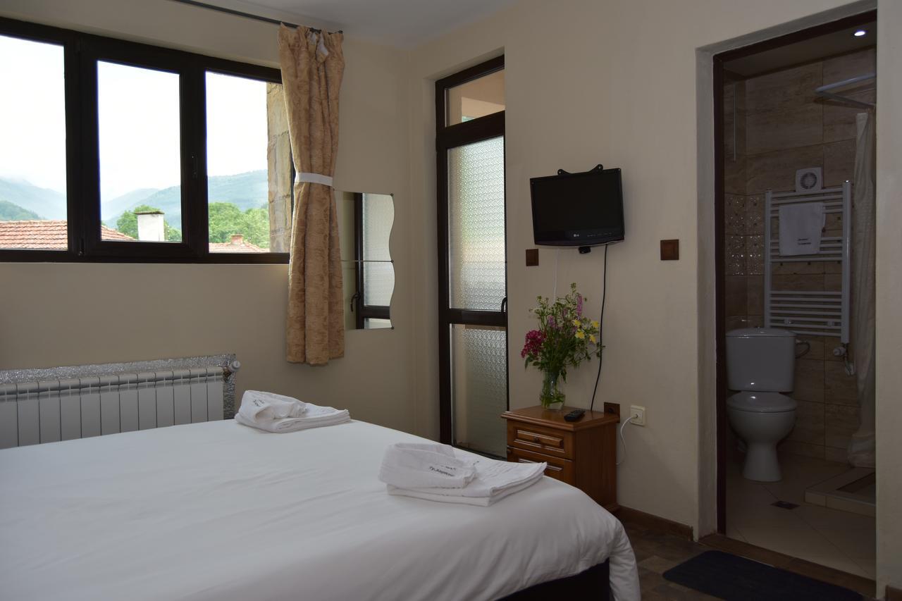 Family Hotel Balkana 阿普里尔齐 外观 照片